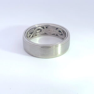 RODSTOCK 14K WHITE GOLD MENS RING SIZE 13