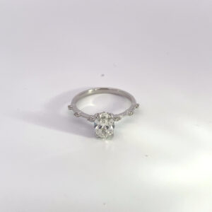 14K WHITE GOLD OVAL 1.10 CARAT CENETER STONE